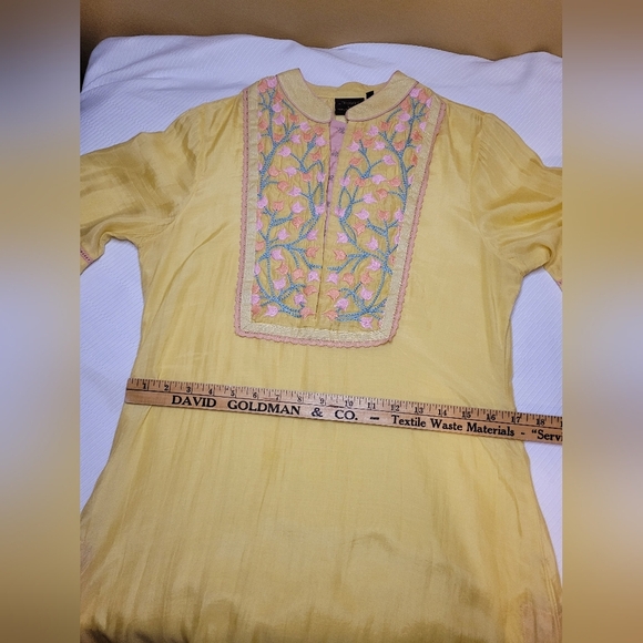Morpankh by Shruti Sancheti Yellow Lightweight Embroidered Floral Kurta sz S - Picture 5 of 7